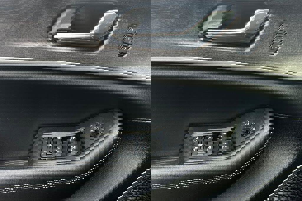 New 2025 Jeep Grand Cherokee L Limited w/ Luxury Tech Group II image 8