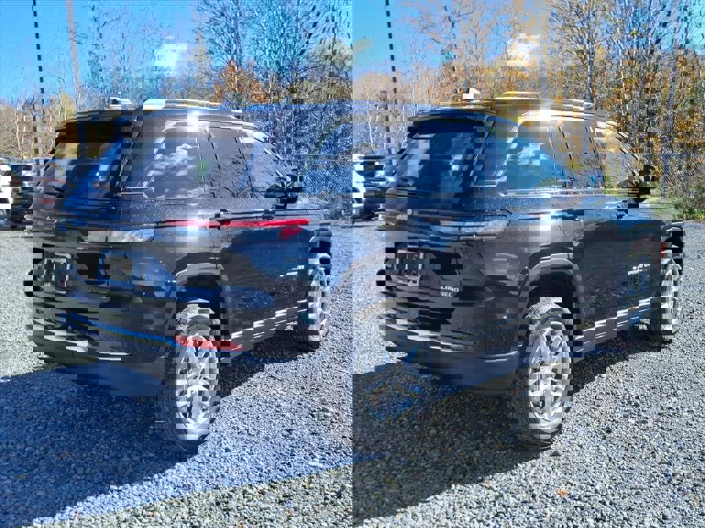 New 2025 Jeep Grand Cherokee Laredo X w/ Luxury Tech Group I image 4