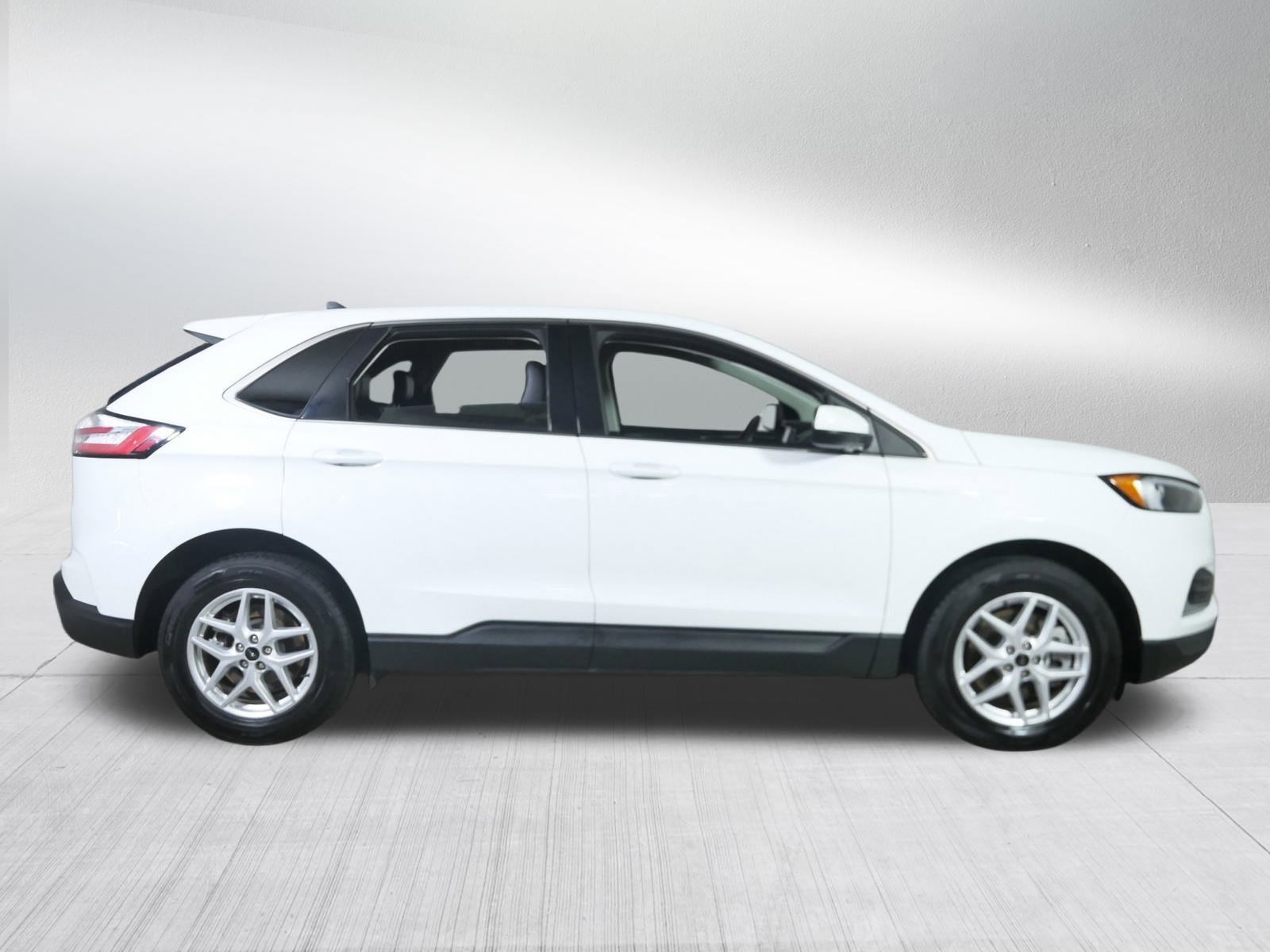 Used 2024 Ford Edge SEL image 8