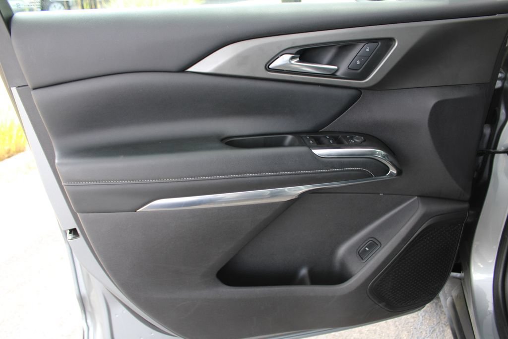 Used 2025 Chevrolet Traverse LT AWD/4WD image 21