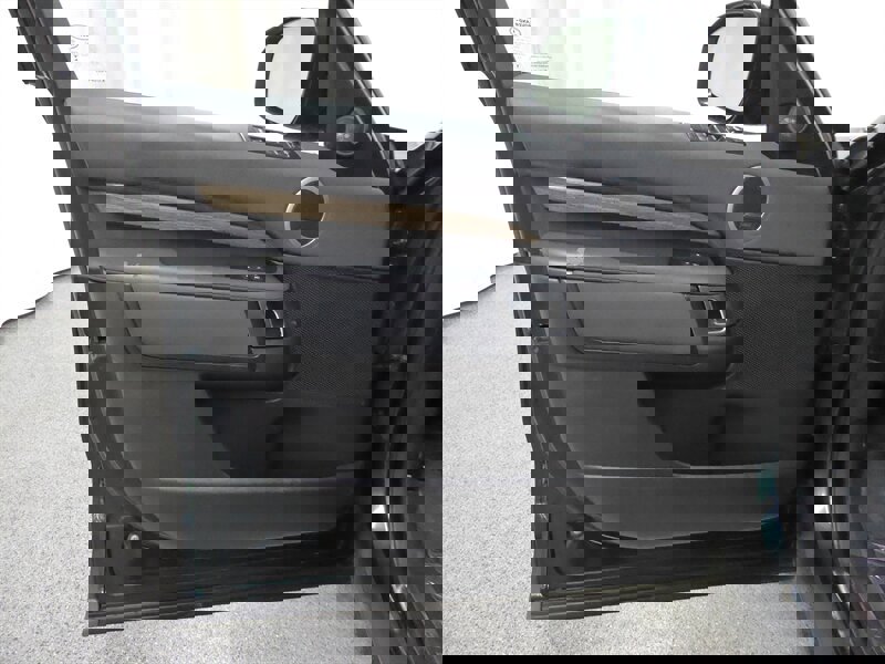 Used 2017 Land Rover Discovery HSE image 22