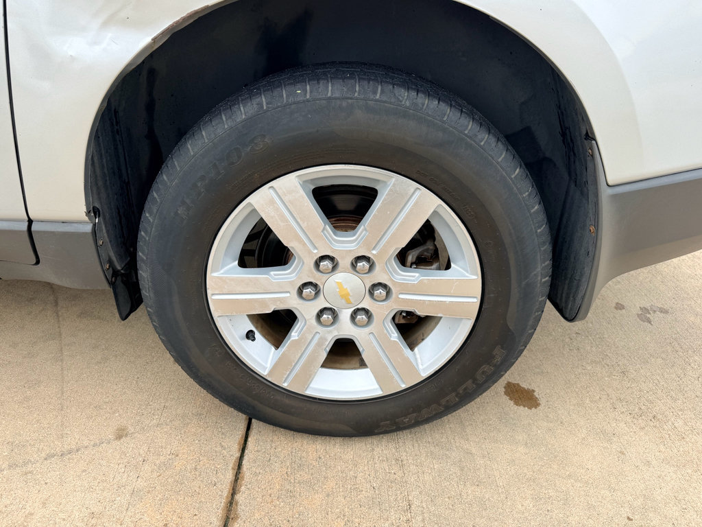 Used 2011 Chevrolet Traverse LT FWD image 28