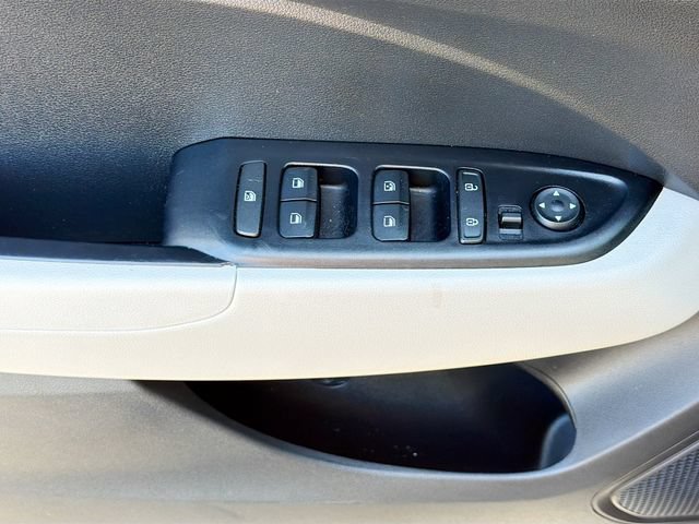 Certified 2024 Hyundai Venue SEL FWD image 17