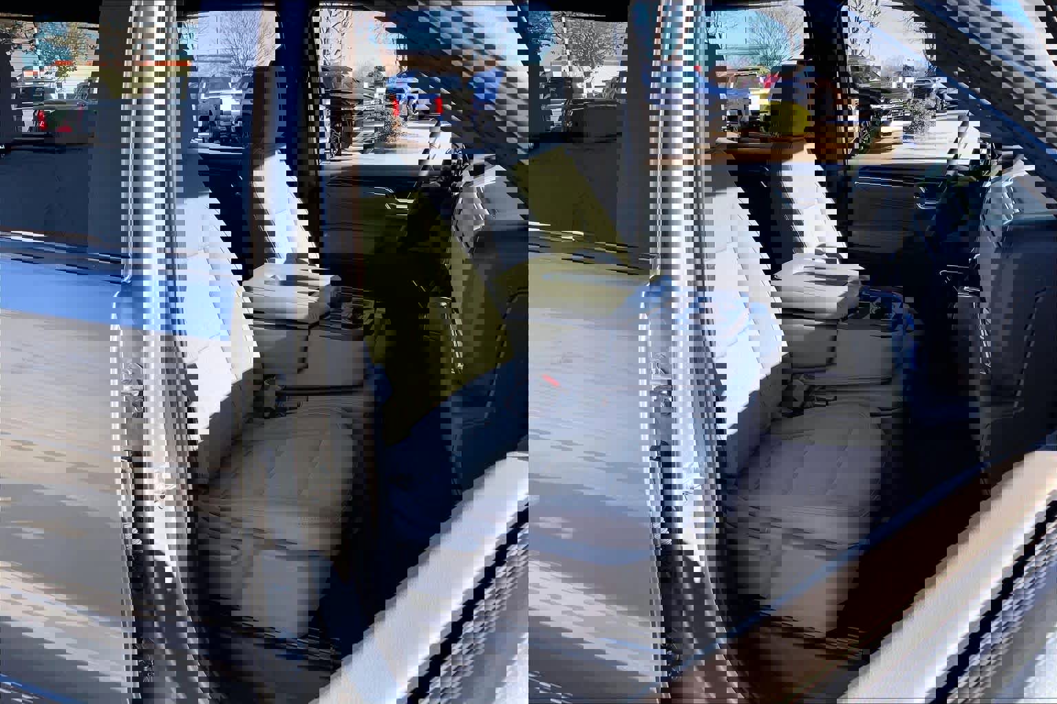 Used 2025 Chevrolet Silverado 1500 LT image 8