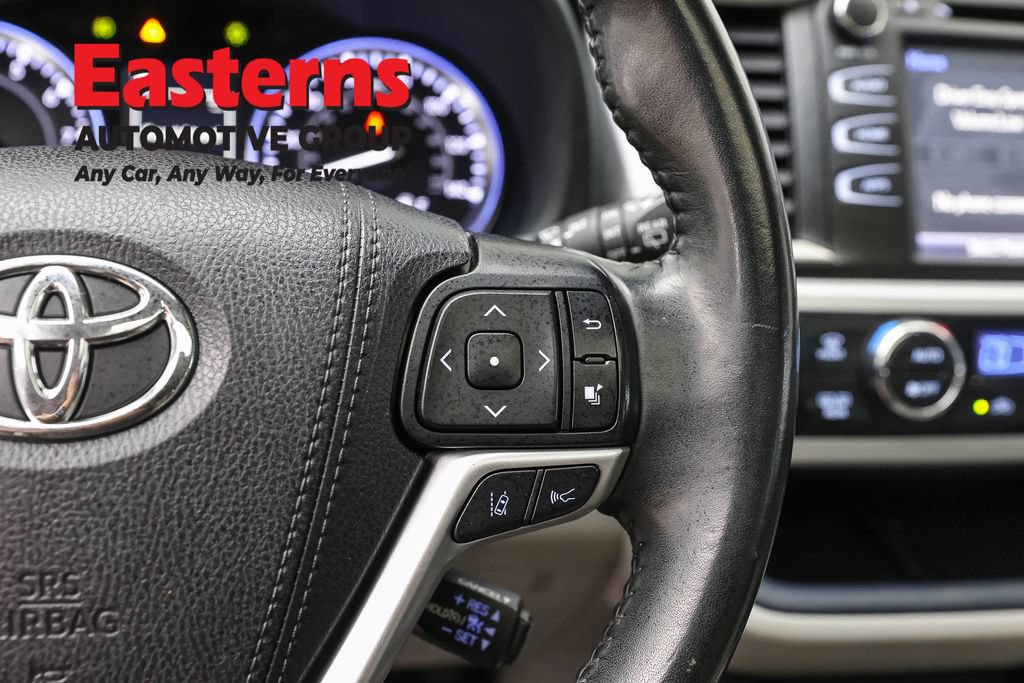 Used 2019 Toyota Highlander XLE AWD/4WD image 16