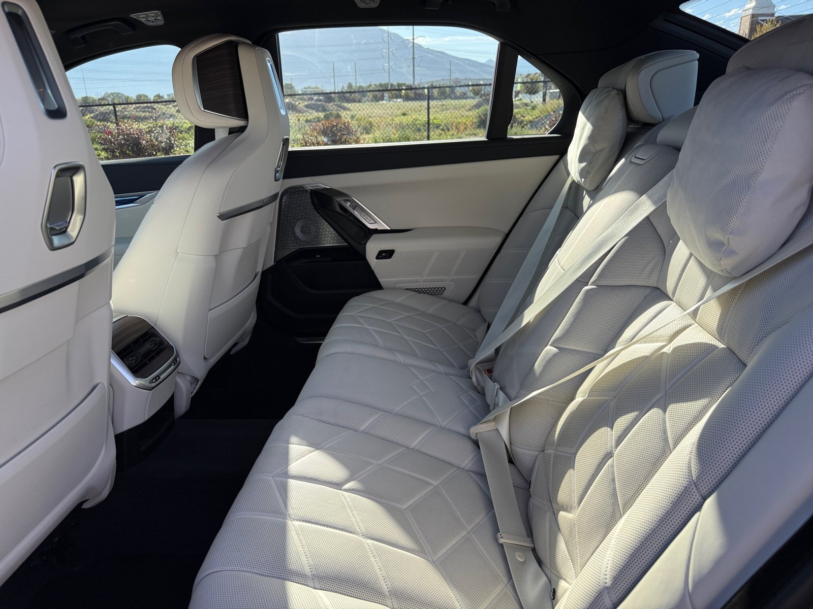 Used 2023 BMW 760i xDrive w/ Executive Package AWD/4WD image 17