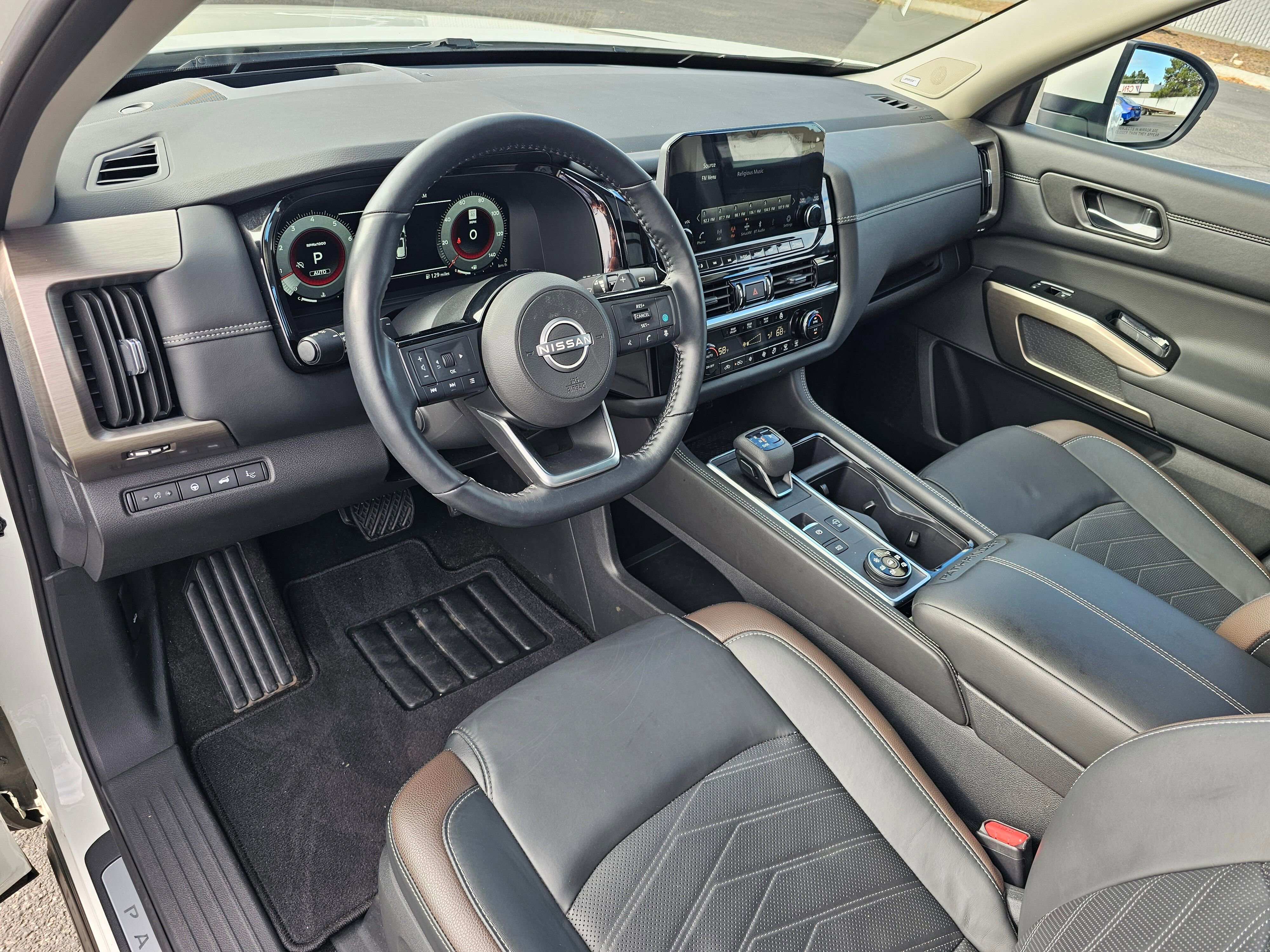 Used 2024 Nissan Pathfinder Platinum w/ Cargo Package image 2