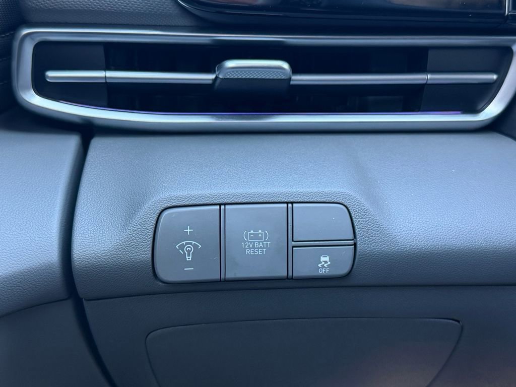 Certified 2025 Hyundai Elantra SEL FWD image 18