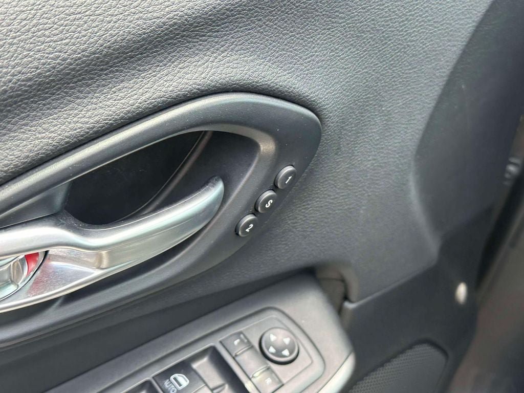 Used 2019 Jeep Cherokee Limited AWD/4WD image 18