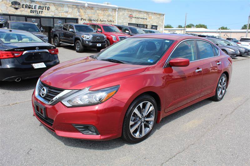 Used 2017 Nissan Altima 2.5 SR FWD image 3