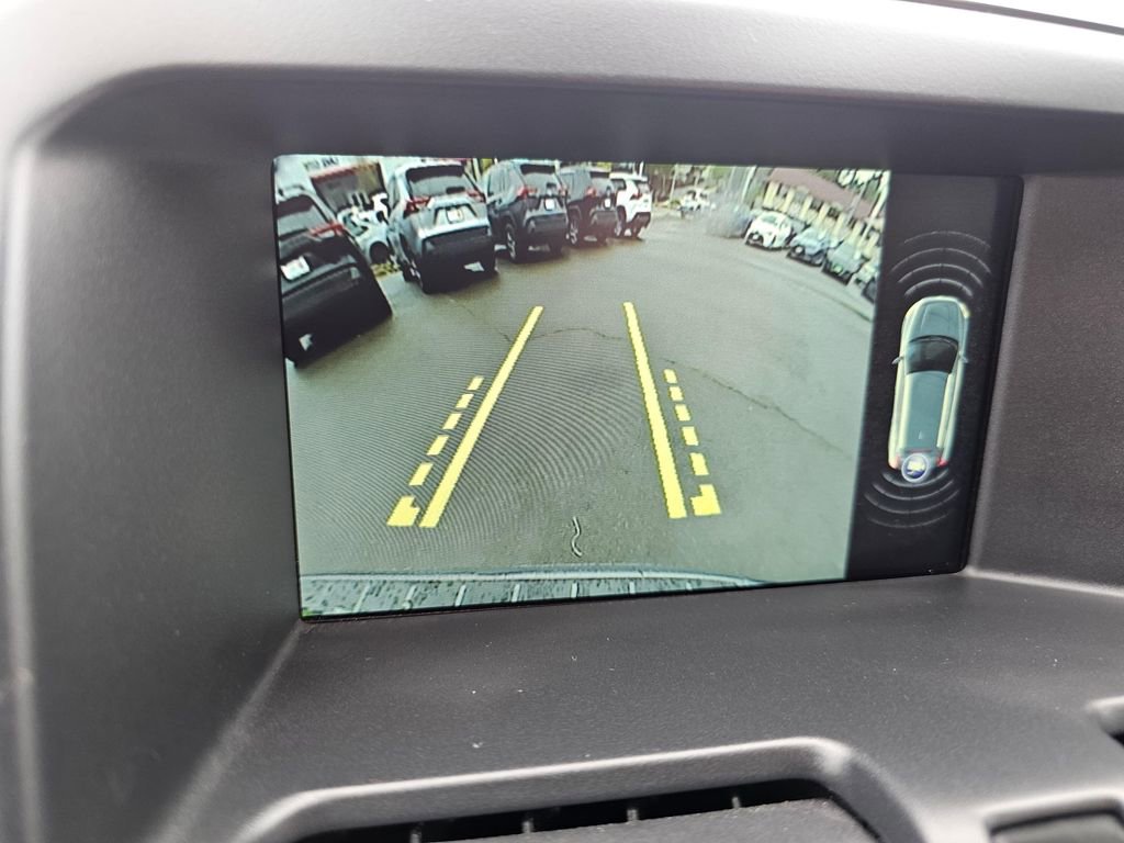 Used 2016 Volvo XC60 T6 R-Design Platinum w/ Climate Package image 28