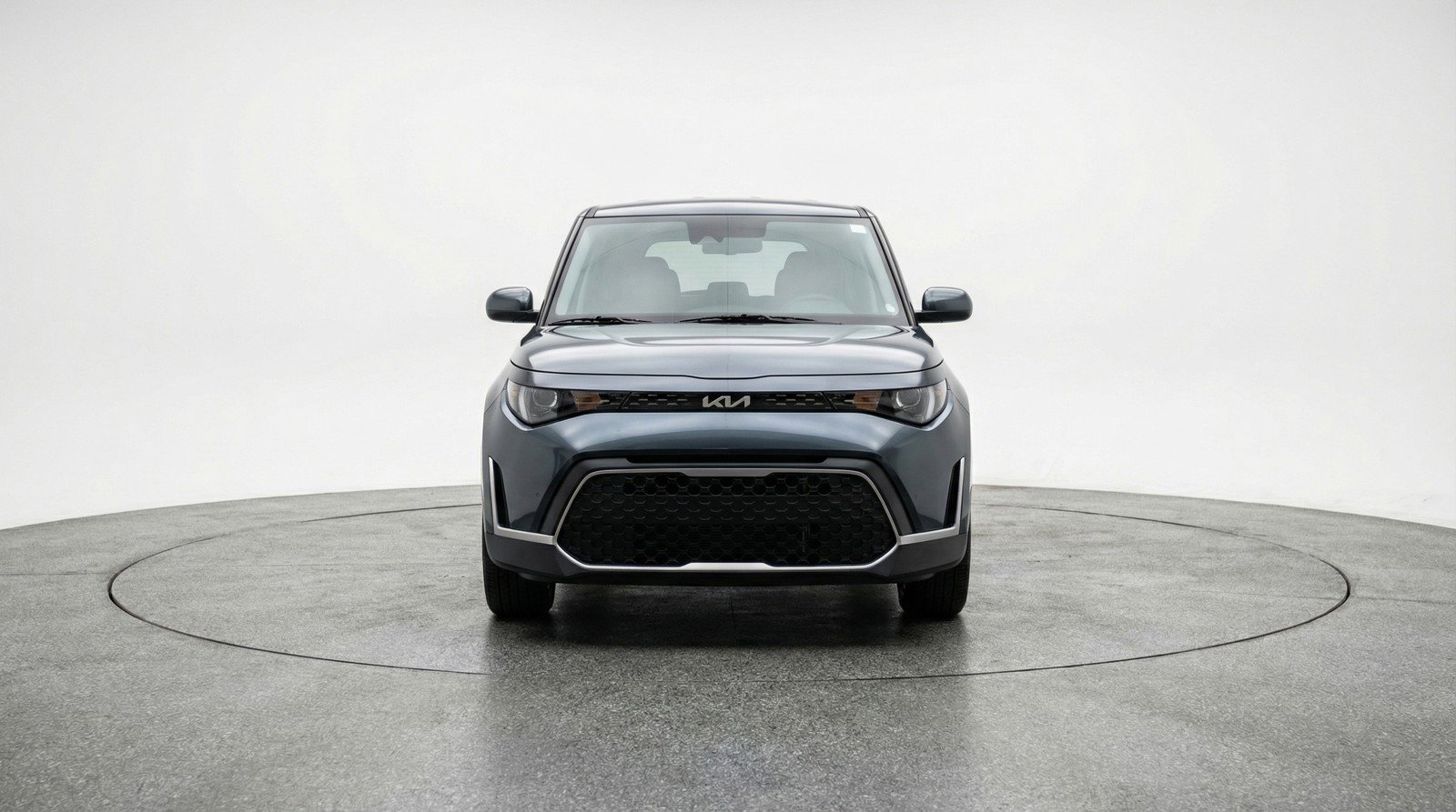 Used 2025 Kia Soul LX w/ LX Technology Package FWD image 2