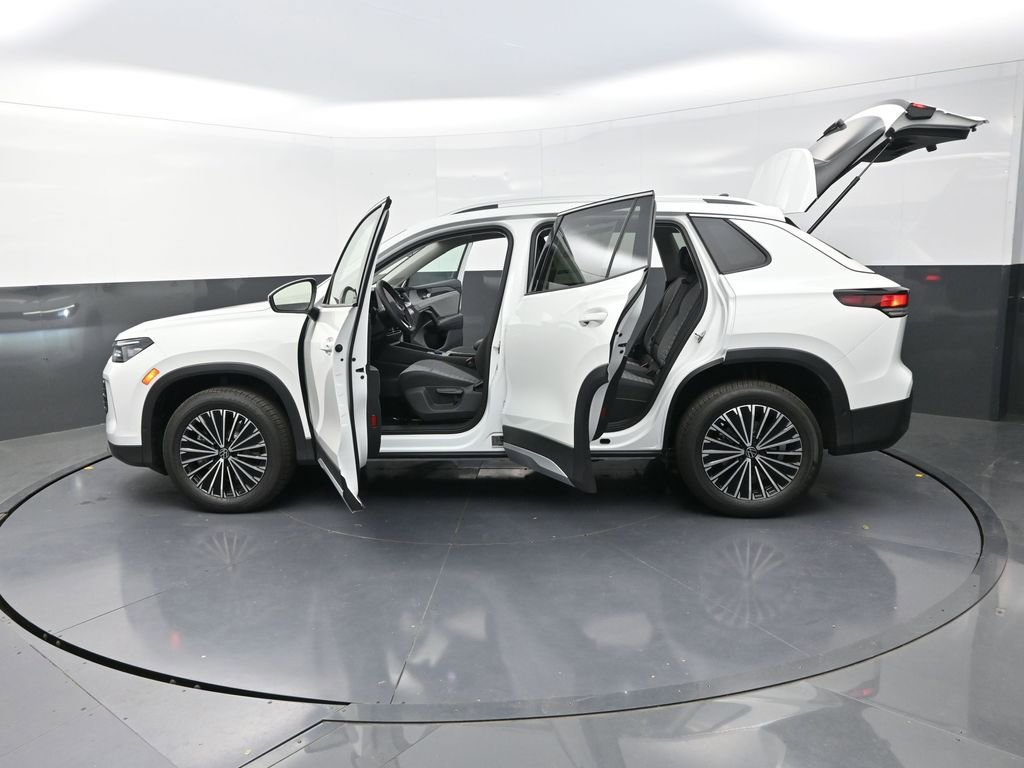 Used 2025 Volkswagen Tiguan S image 34