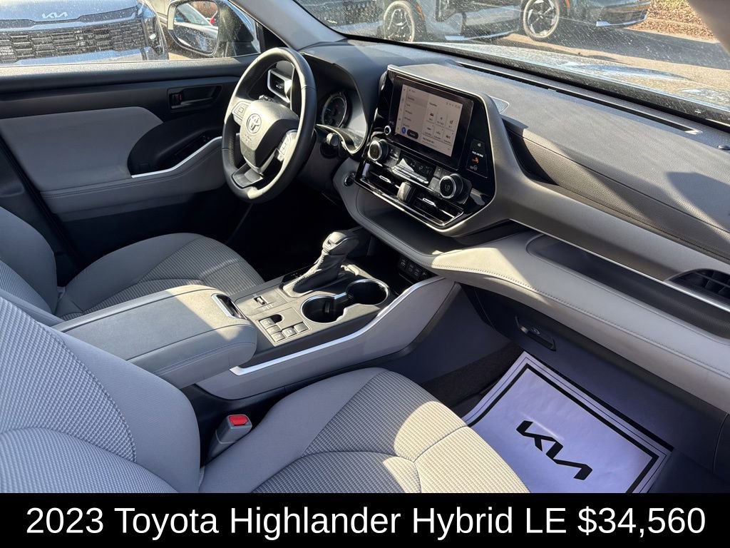 Used 2023 Toyota Highlander LE image 19