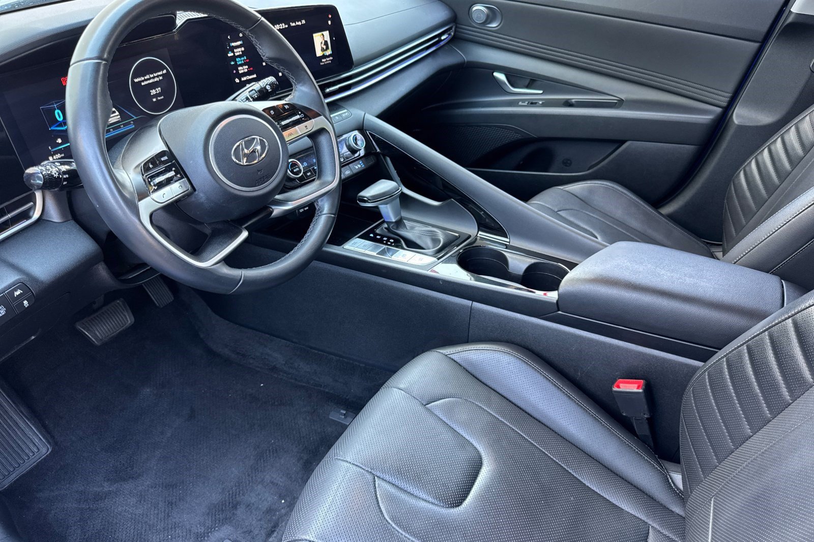Used 2023 Hyundai Elantra Limited FWD image 4