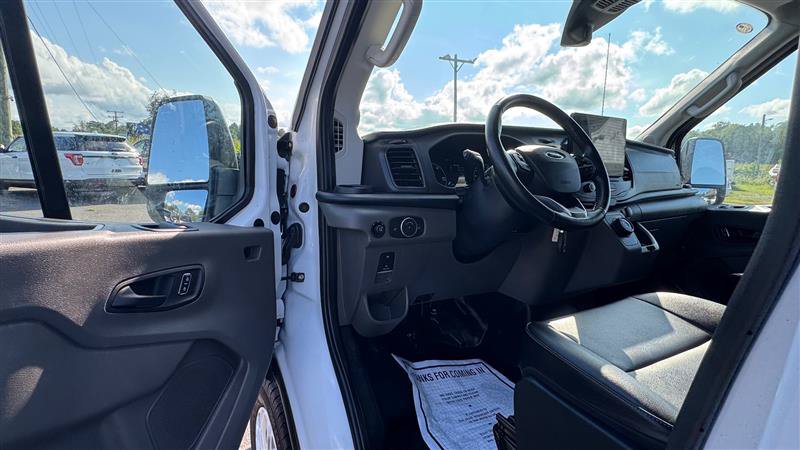 Used 2023 Ford E-Transit Medium Roof RWD image 29