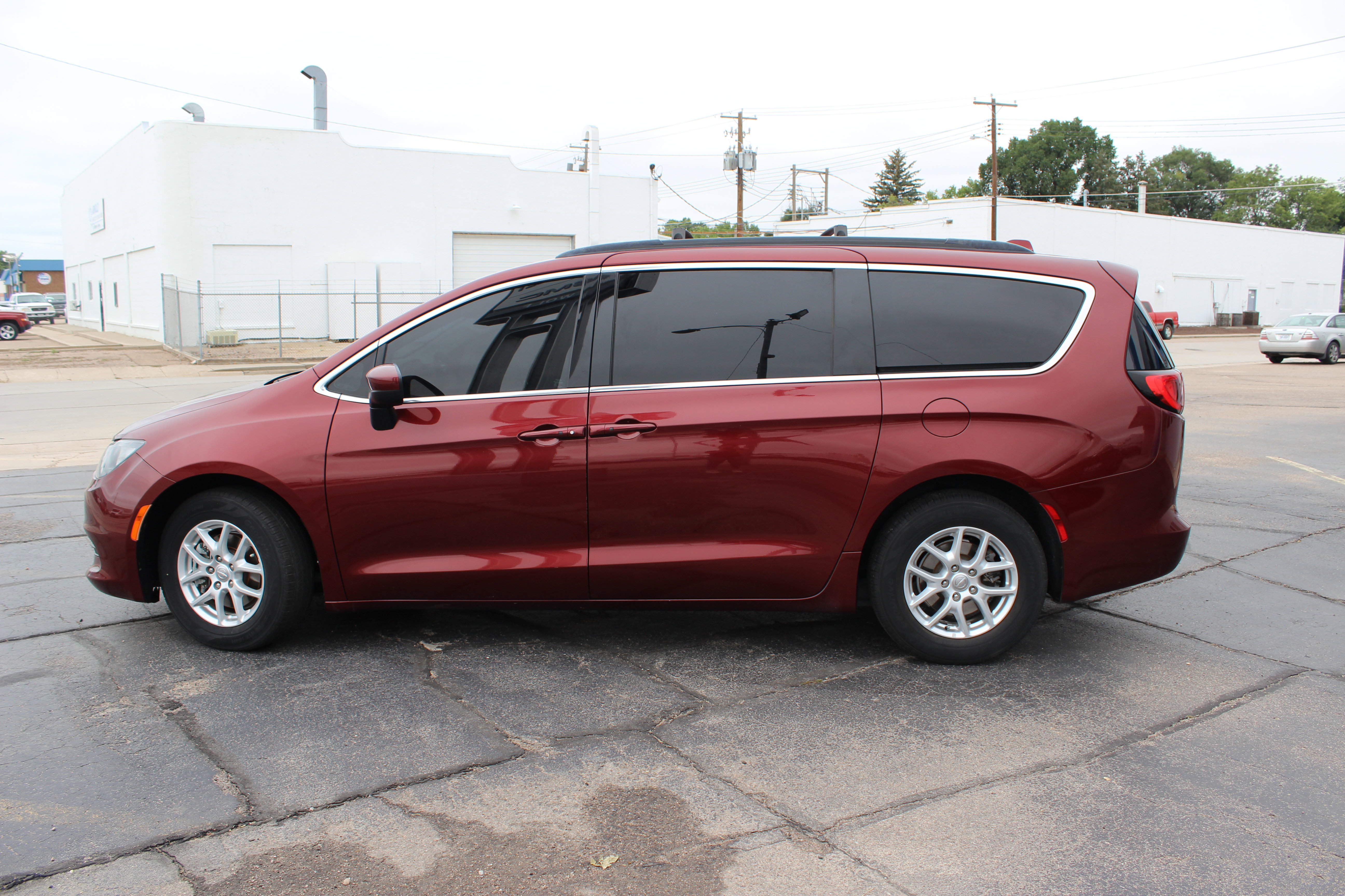 Used 2020 Chrysler Voyager Lxi image 4