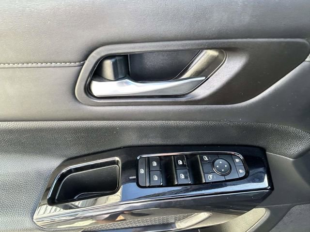 Used 2022 Nissan Pathfinder SV FWD image 14