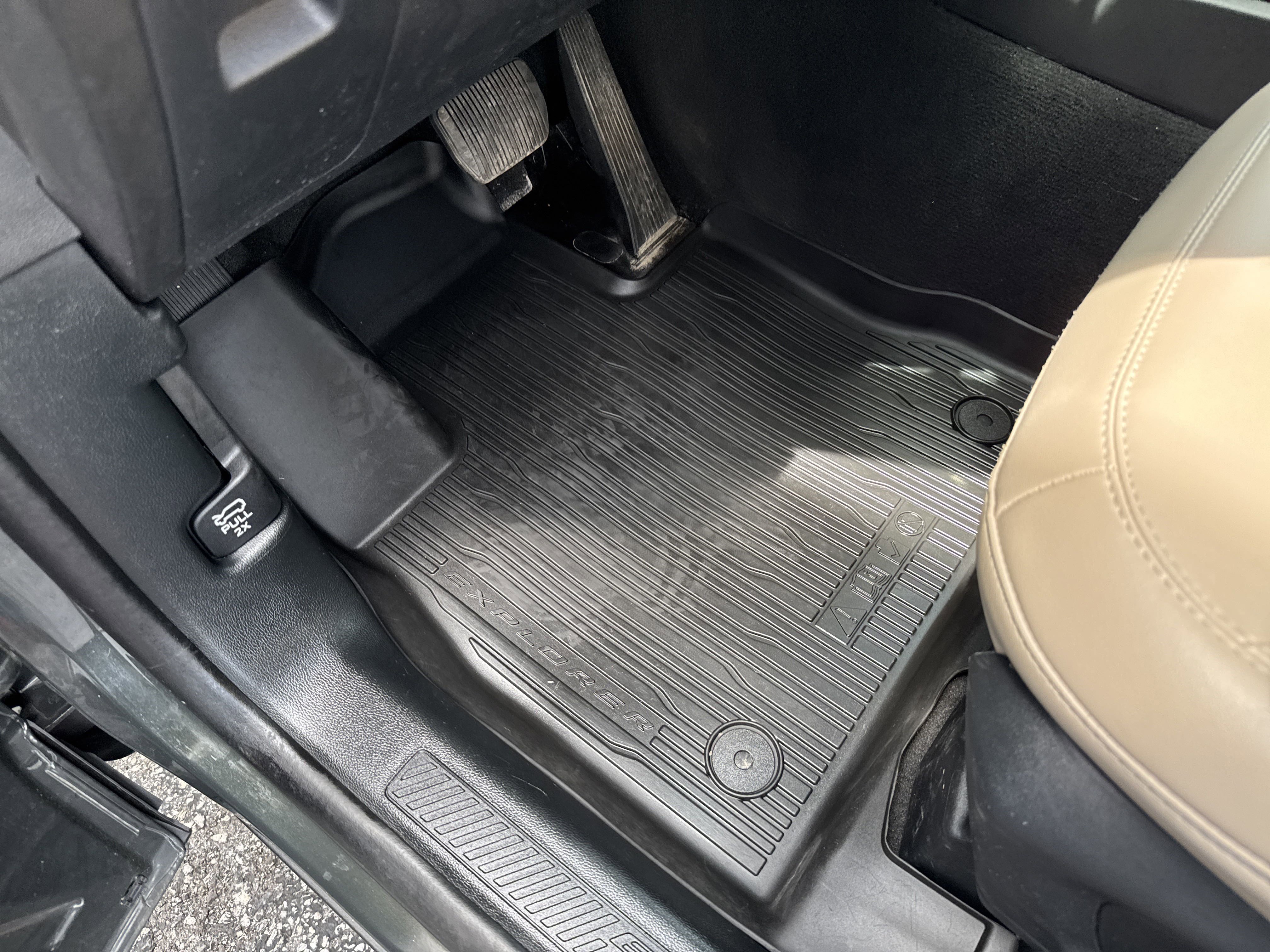 Used 2022 Ford Explorer XLT w/ Equipment Group 202A image 27