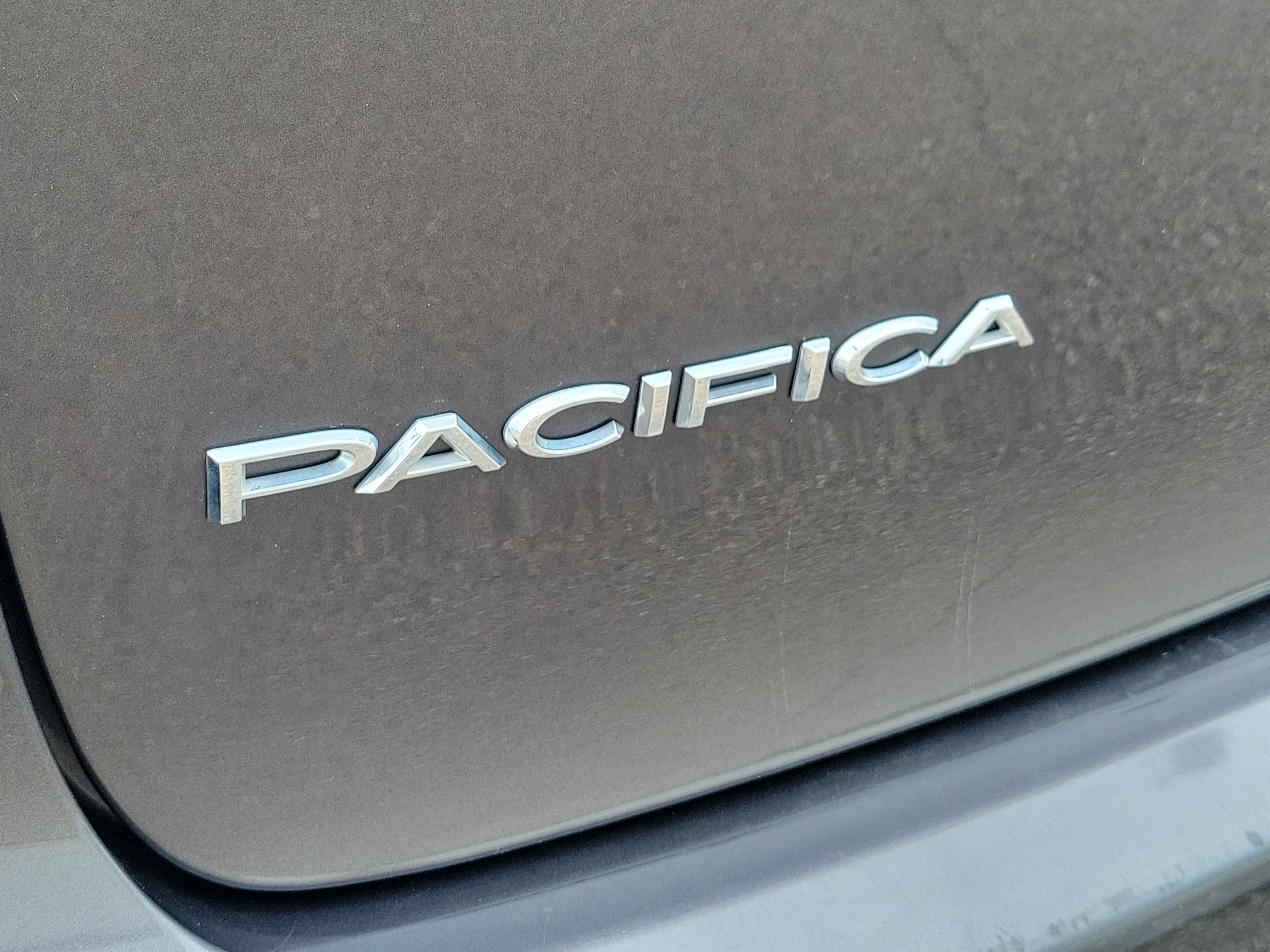 Used 2019 Chrysler Pacifica Limited FWD image 6