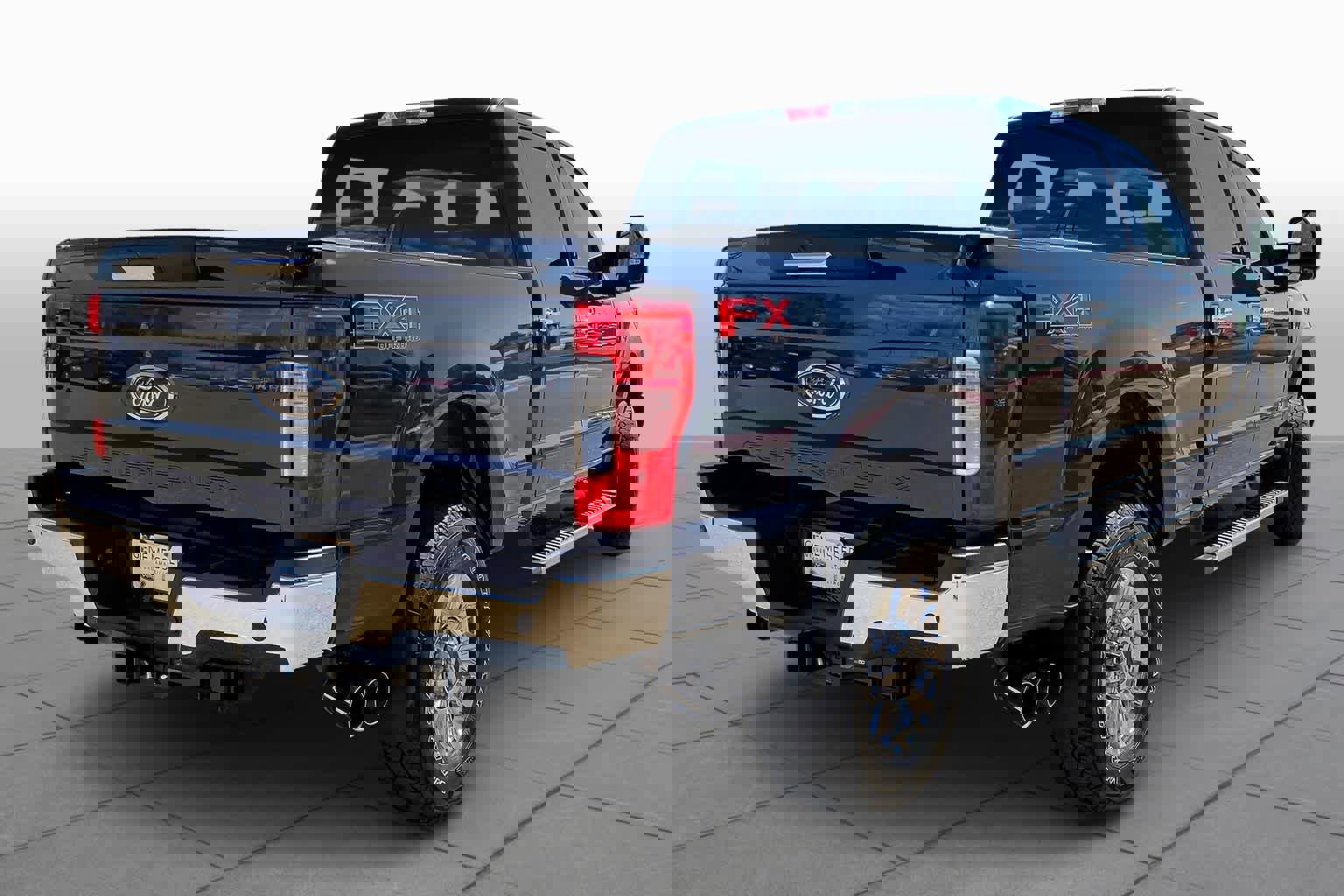 Used 2018 Ford F250 XLT w/ XLT Premium Package image 12