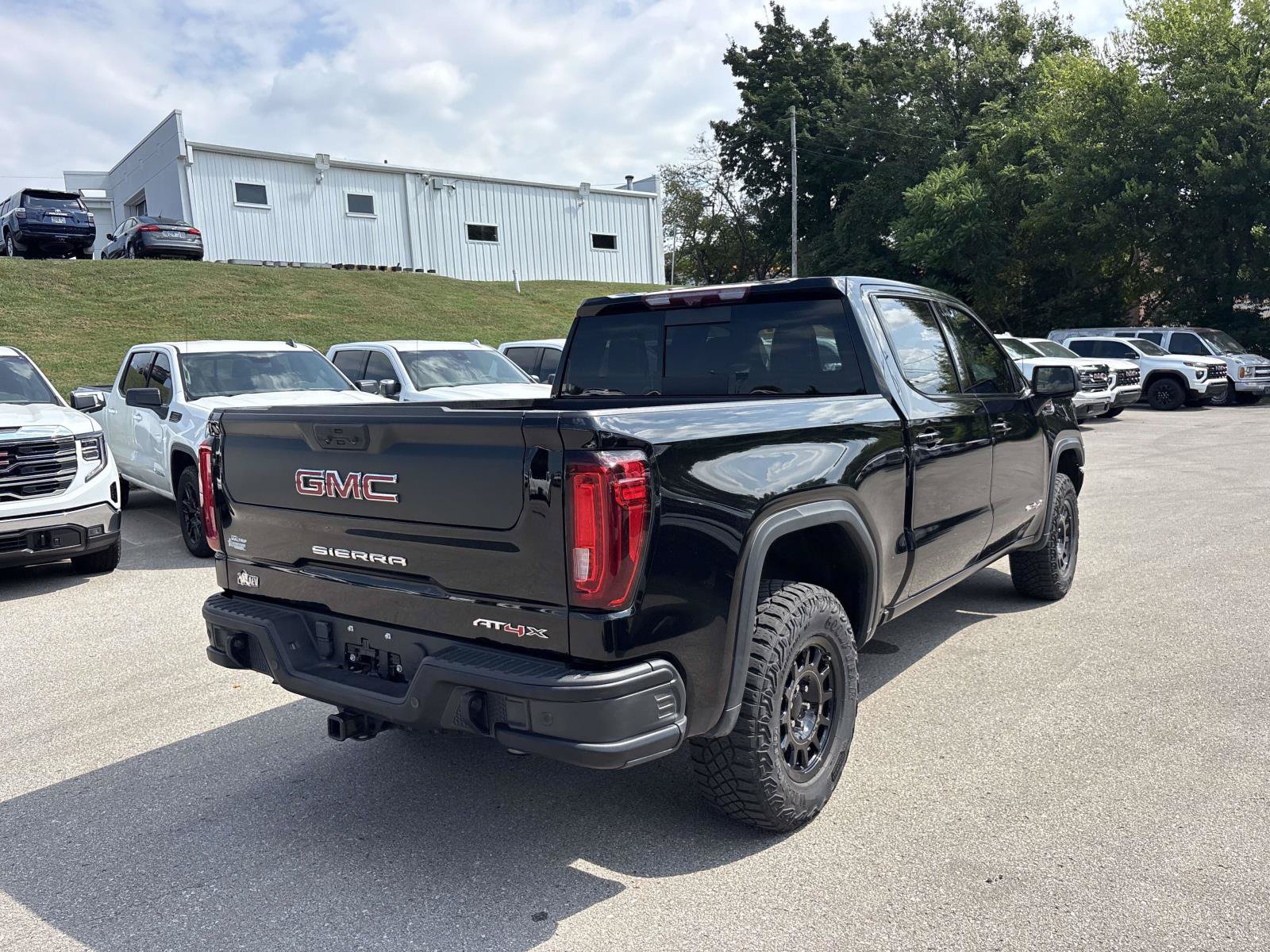 Used 2024 GMC Sierra 1500 AT4X w/ AT4X AEV Edition AWD/4WD image 8