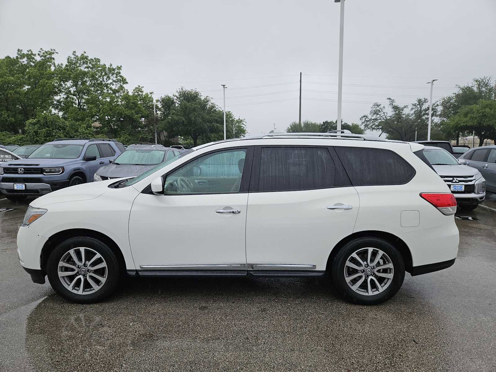 Used 2014 Nissan Pathfinder SL w/ SL Premium Package image 4