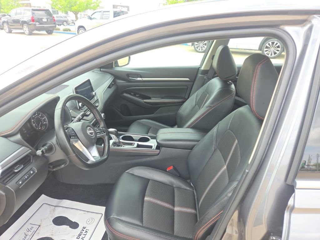 Used 2025 Nissan Altima 2.5 SR FWD image 14