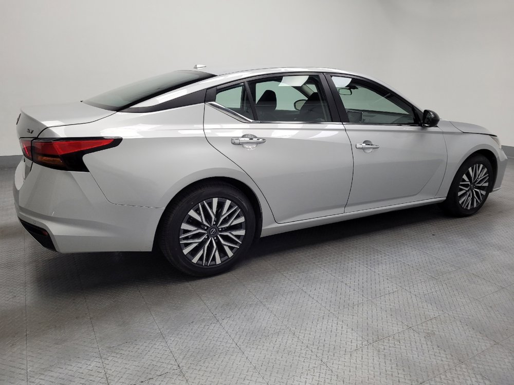 Used 2024 Nissan Altima 2.5 SV image 10