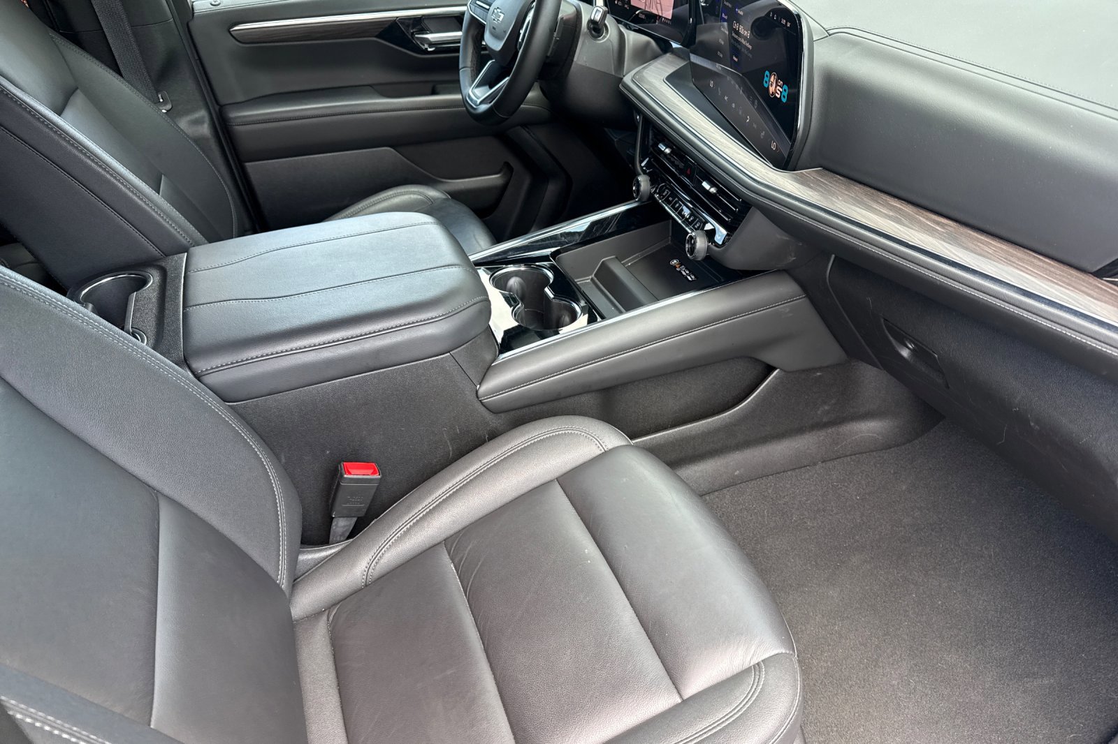 Used 2025 Chevrolet Suburban Z71 AWD/4WD image 20
