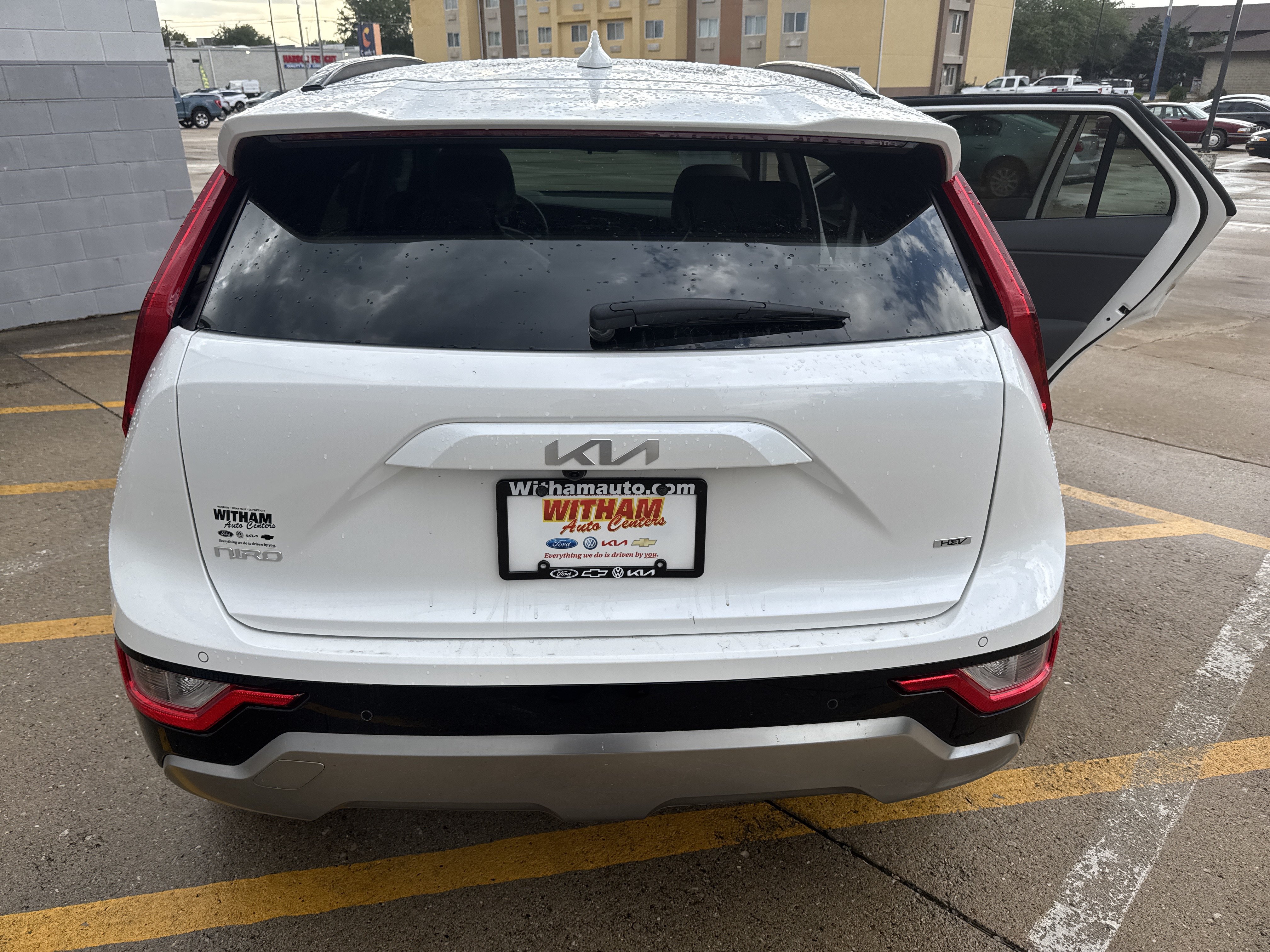 Used 2024 Kia Niro EX Touring FWD image 6
