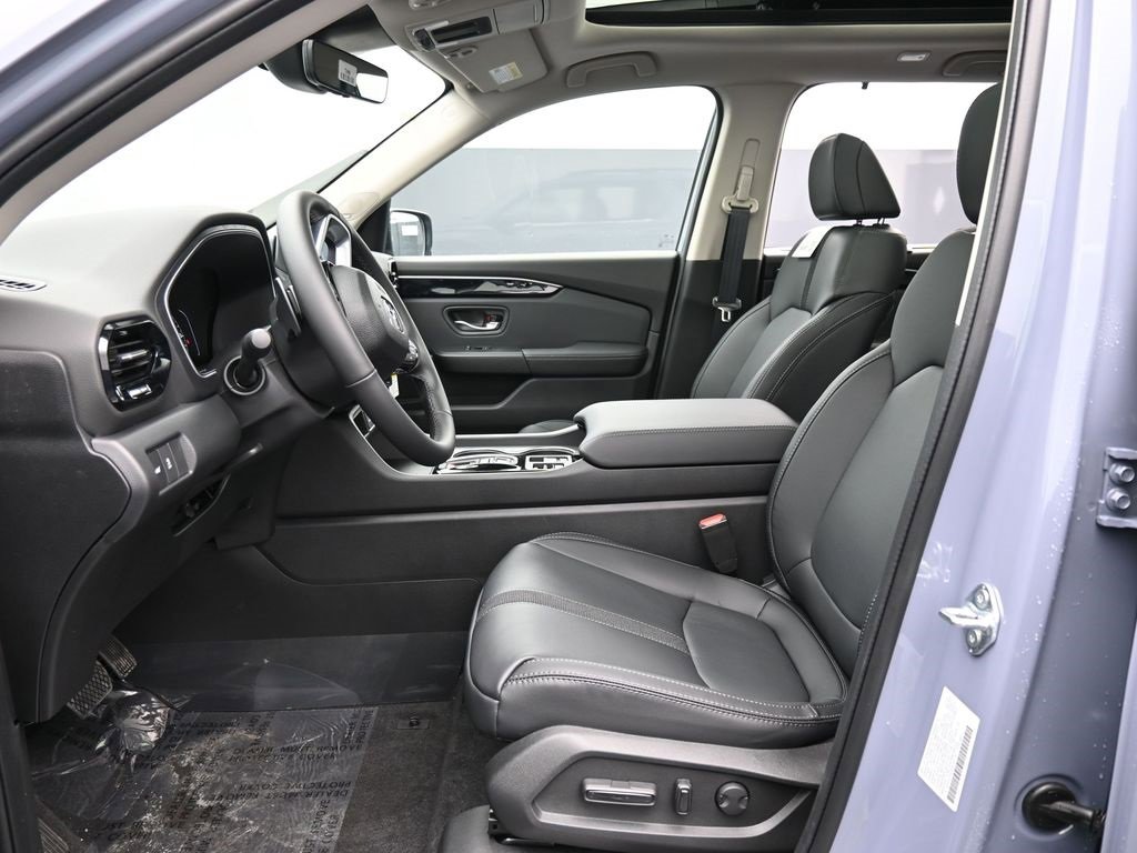 New 2025 Honda Pilot Touring image 34