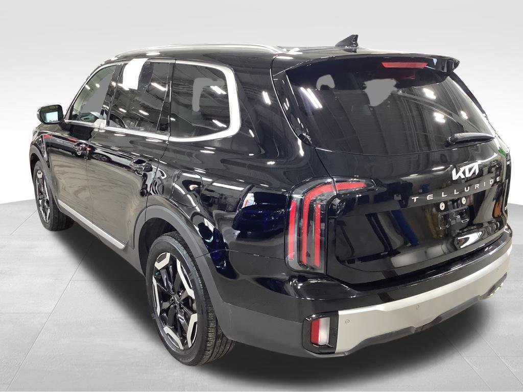 Used 2024 Kia Telluride EX w/ EX Captain's Chair Package AWD/4WD image 8