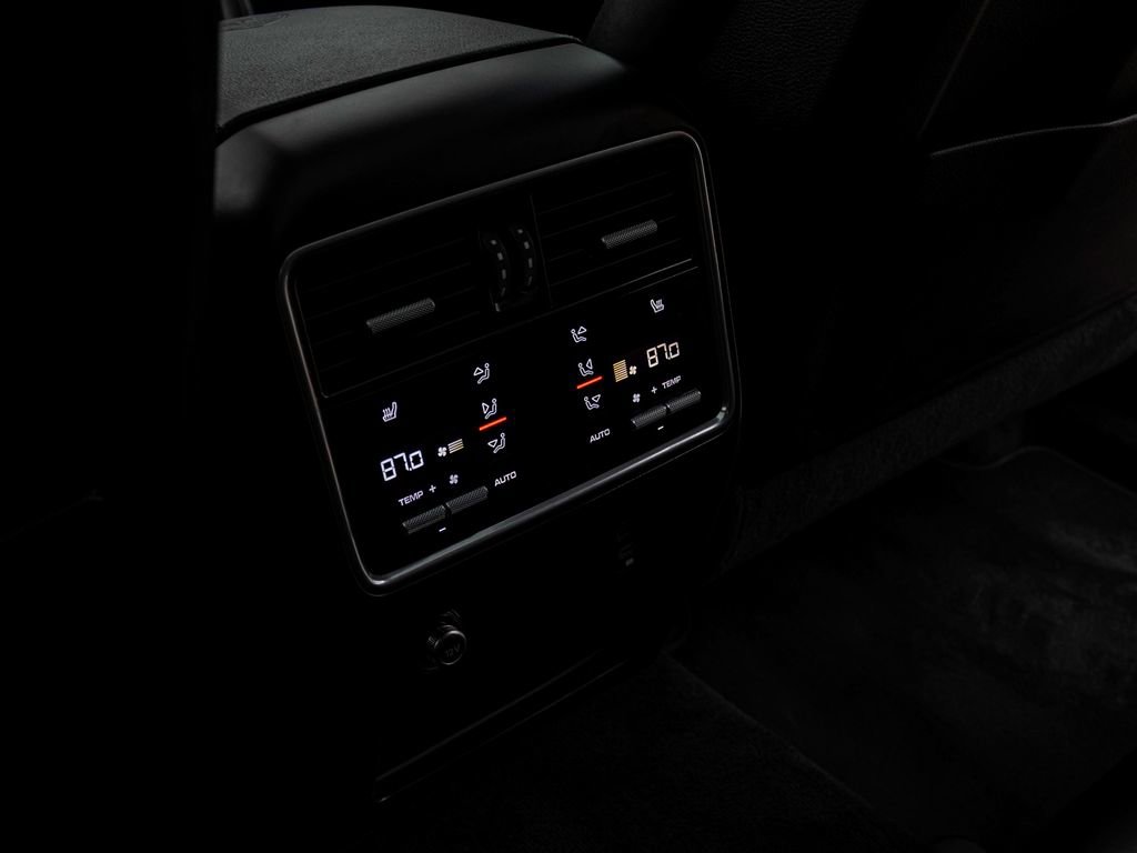 Used 2023 Porsche Cayenne Platinum Edition image 34