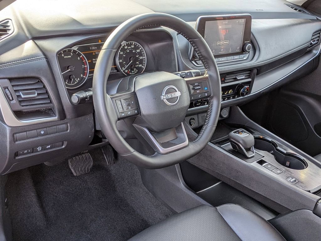 Used 2025 Nissan Rogue SV w/ SV Premium Package FWD image 10