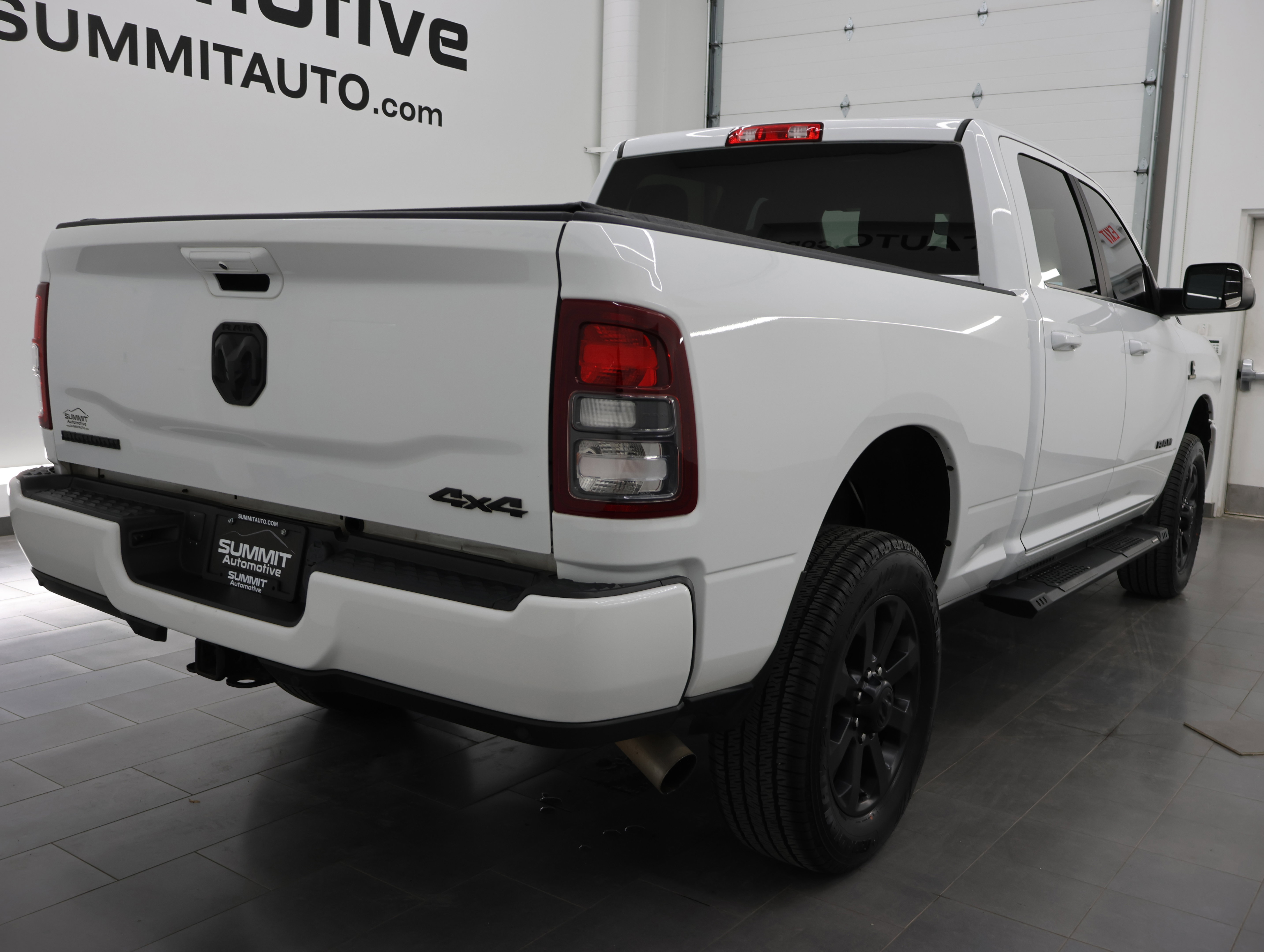 Used 2022 RAM 2500 Big Horn w/ Night Edition AWD/4WD image 4