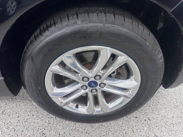 Used 2017 Ford Edge SEL w/ Equipment Group 201A AWD/4WD image 32