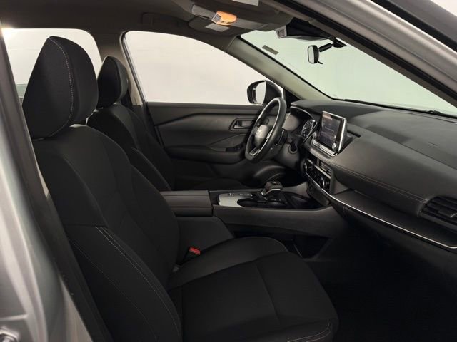 Used 2025 Nissan Rogue S FWD image 15