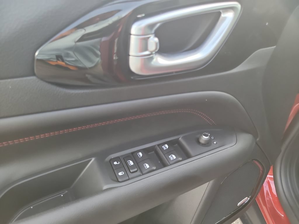 New 2026 Jeep Compass Trailhawk w/ Sun, Sound & Navigation Group AWD/4WD image 22