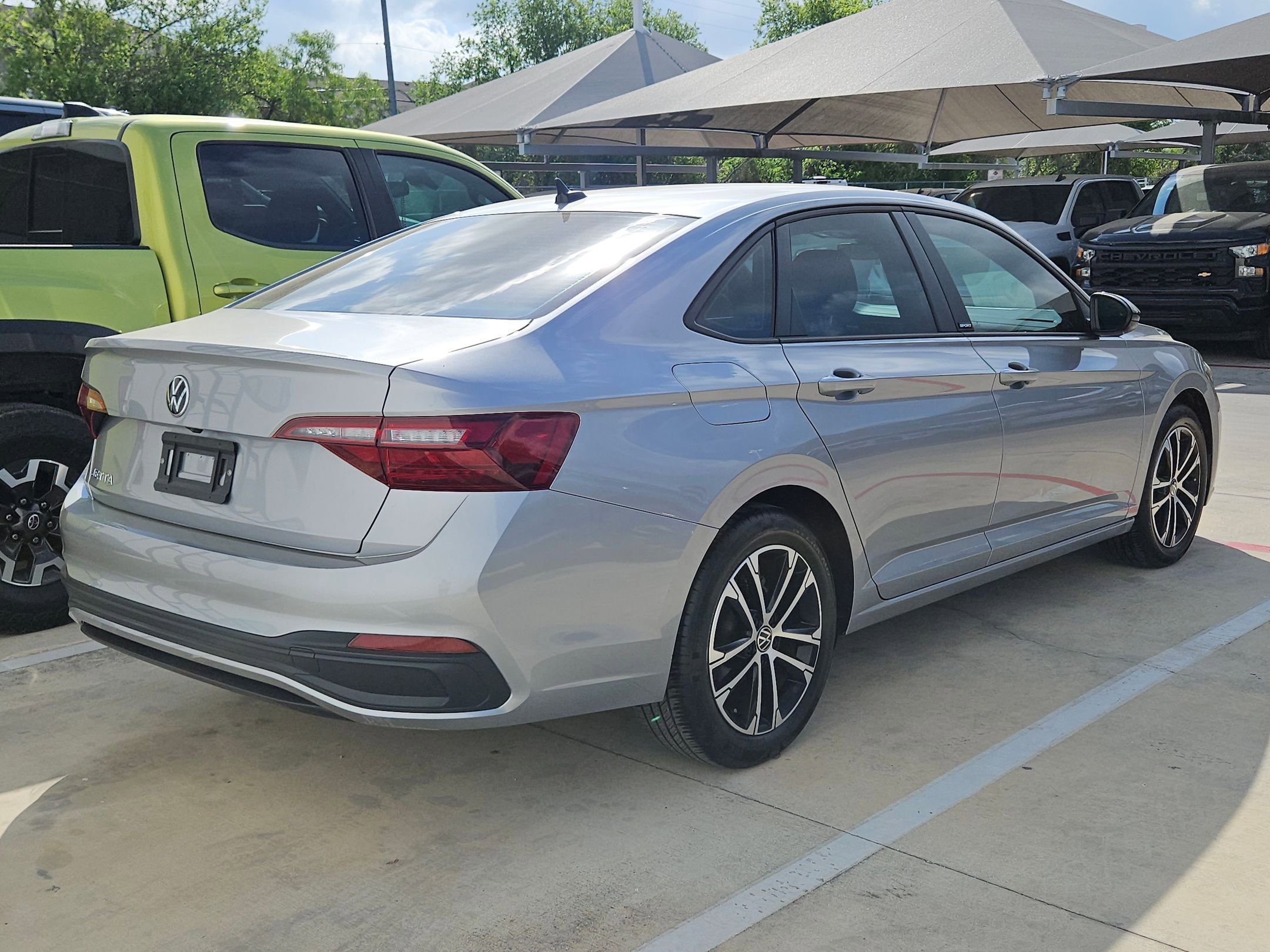 Used 2024 Volkswagen Jetta Sport image 3