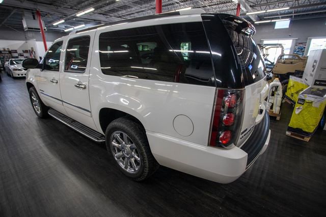 Used 2011 GMC Yukon XL Denali AWD/4WD image 3