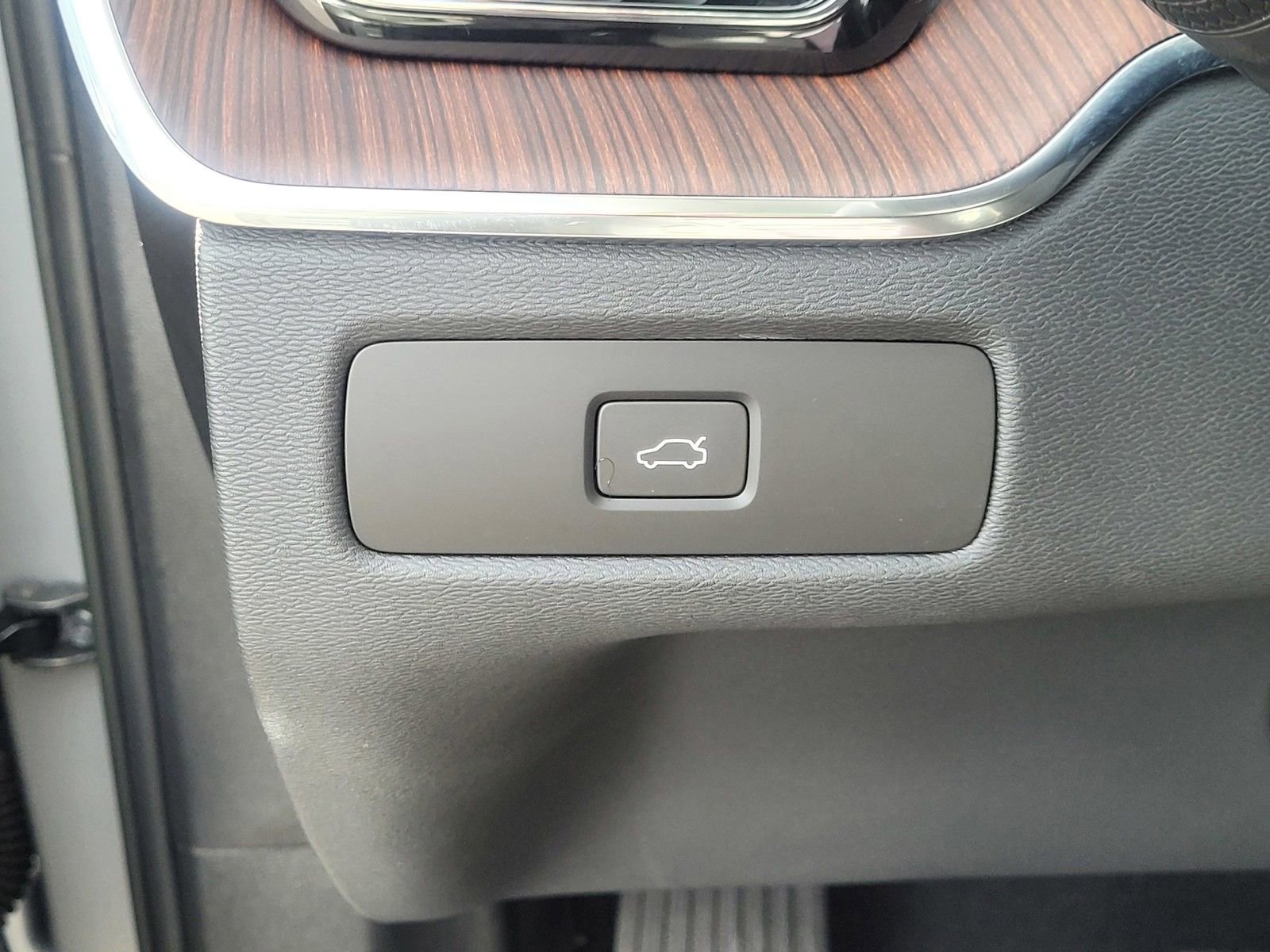 Certified 2023 Volvo XC60 B5 Ultimate image 17