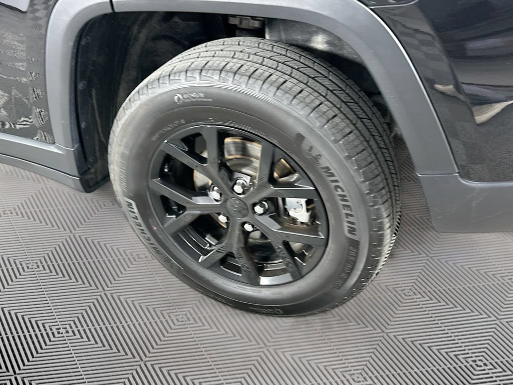 Certified 2024 Jeep Grand Cherokee Altitude AWD/4WD image 43