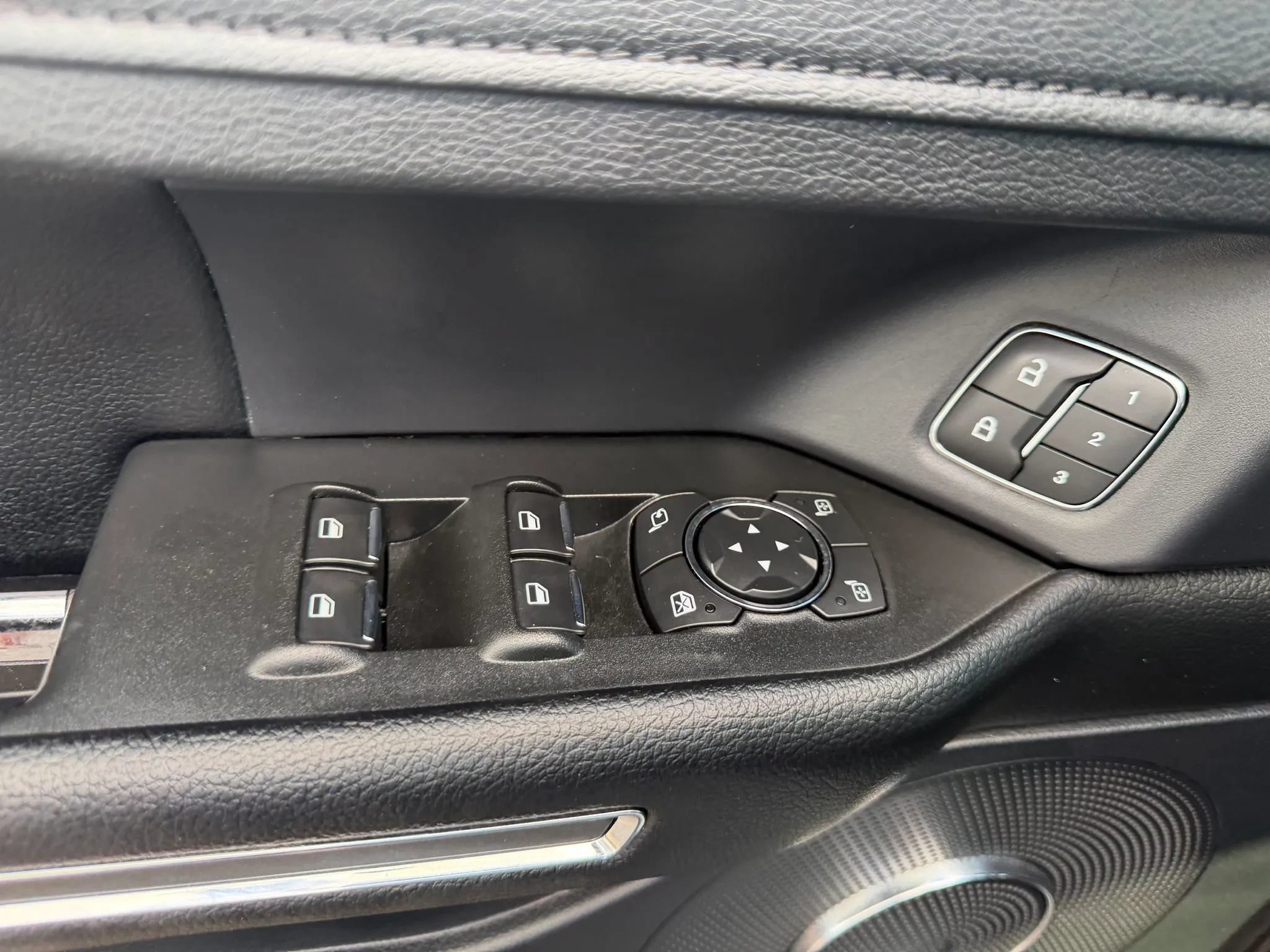 Used 2020 Ford Expedition Max XLT w/ Equipment Group 202A AWD/4WD image 13