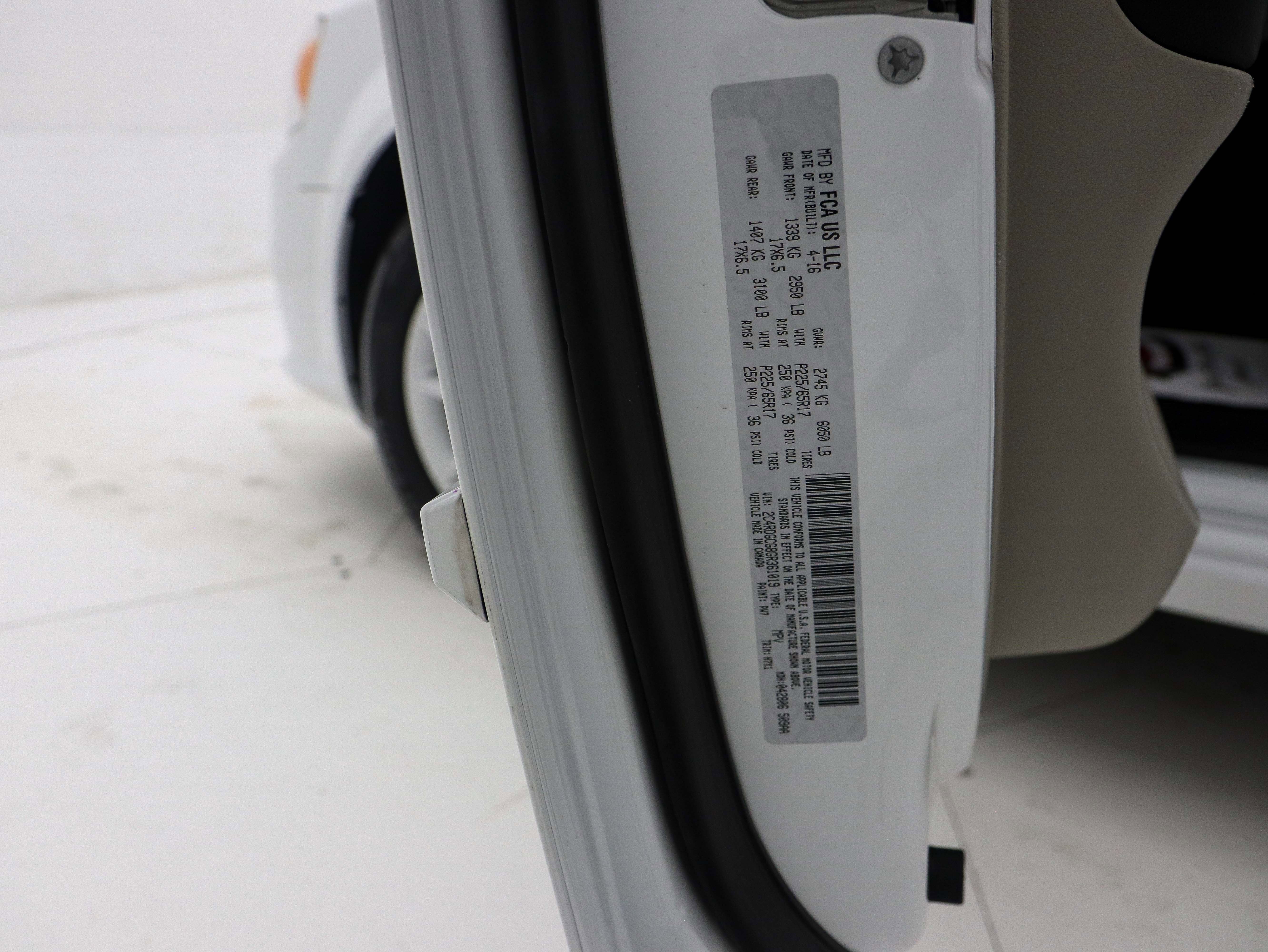 Used 2016 Dodge Grand Caravan SXT w/ UConnect Hands-Free Group image 34