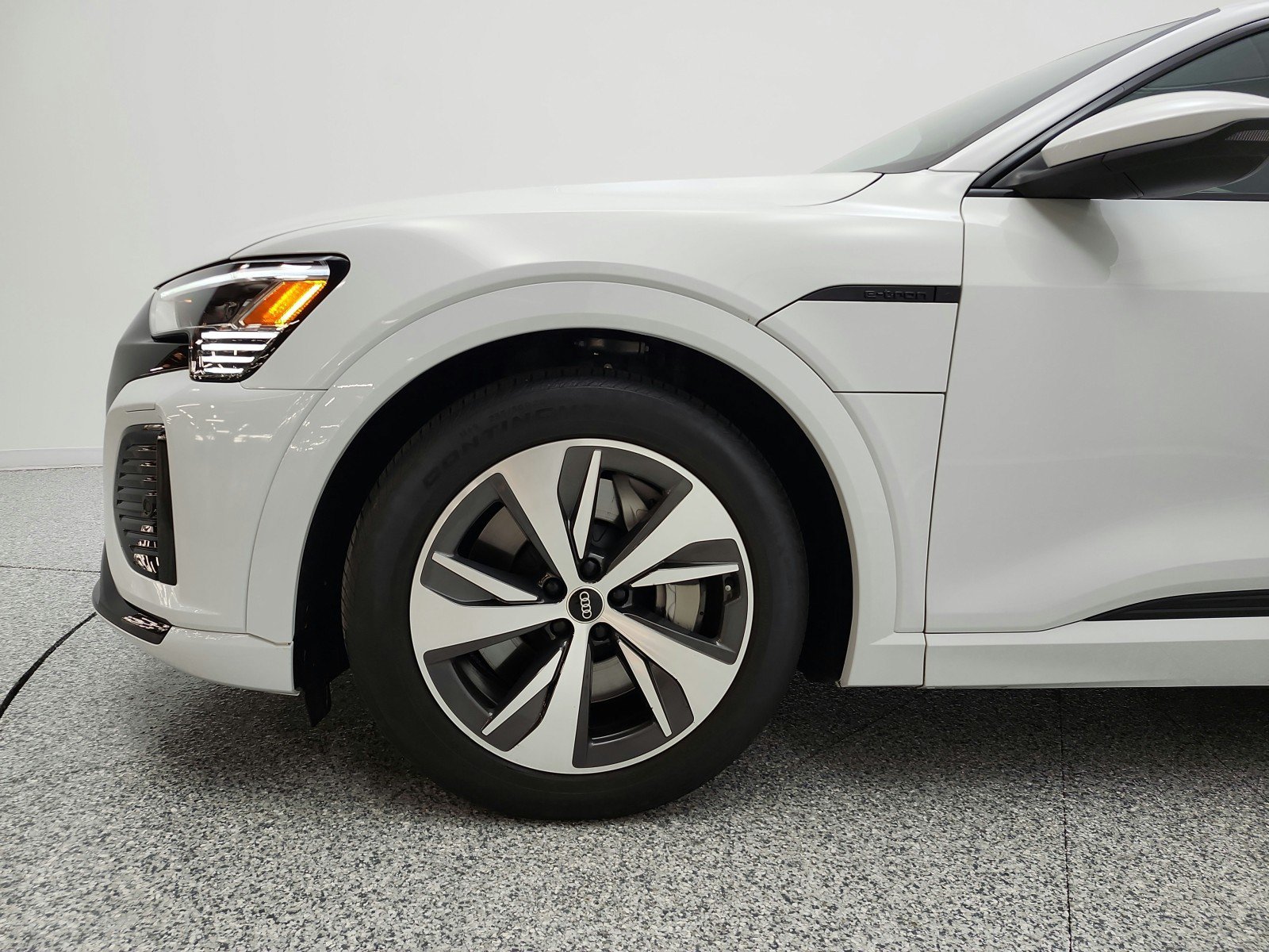 Used 2024 Audi Q8 e-tron Premium AWD/4WD image 30