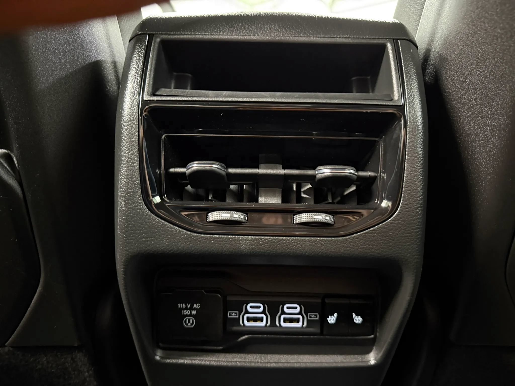 Used 2024 Jeep Grand Cherokee Limited AWD/4WD image 19