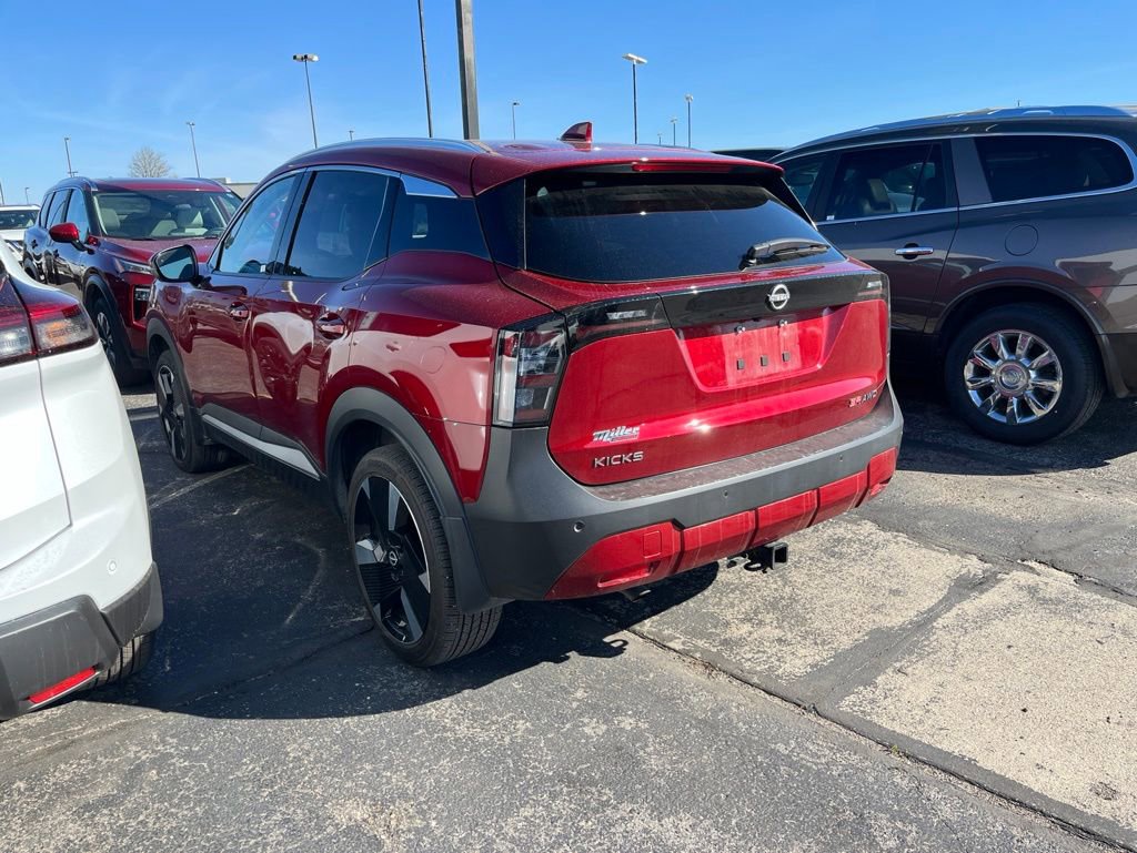 Used 2025 Nissan Kicks SR AWD/4WD image 5