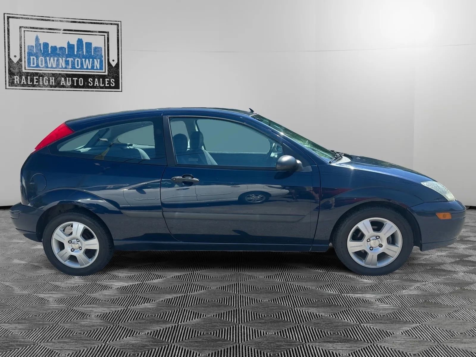 Used 2003 Ford Focus ZX3 Hatchback FWD image 5