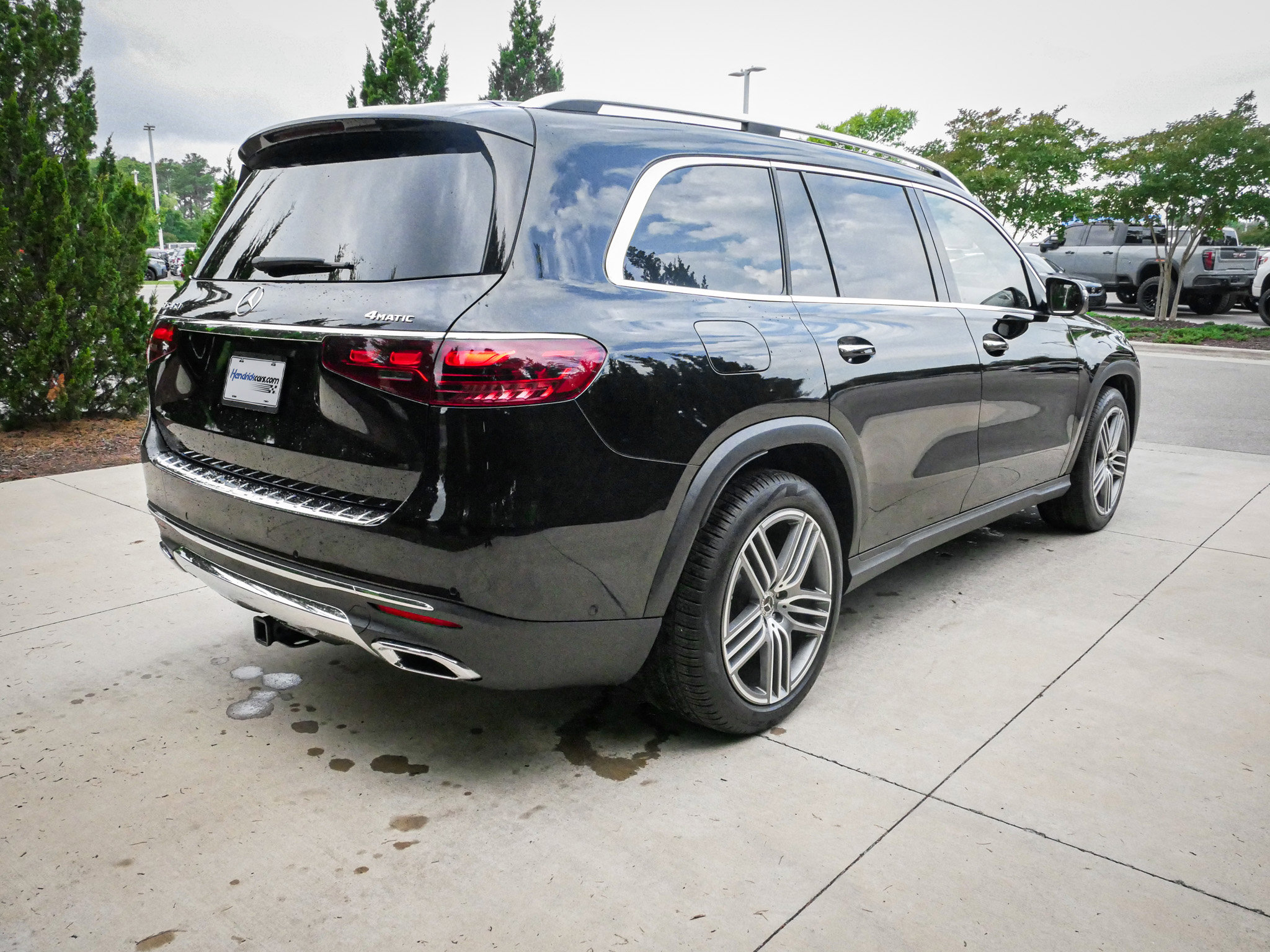Used 2024 Mercedes-Benz GLS 450 4MATIC image 10